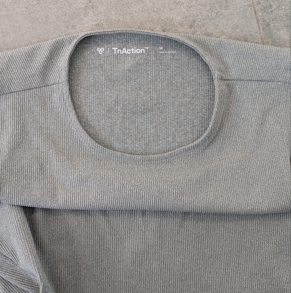 TnAction Aritzia Ribbed Crop Tank Top Grey Sleeveless TNA Activewear Size M - Picture 2 of 6